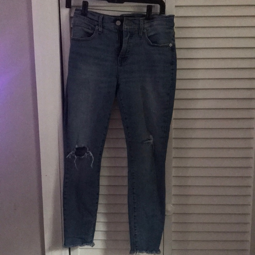 Lucky Brand knew rips Jeans